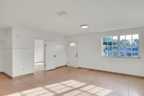 2506 W 9th Court Hialeah FL 33010