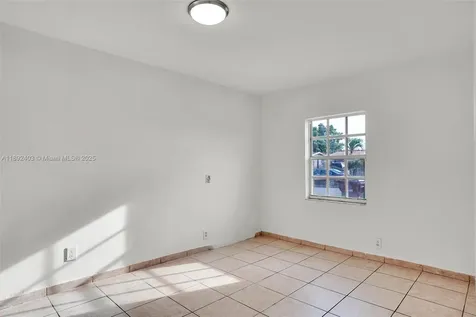 2506 W 9th Court Hialeah FL 33010