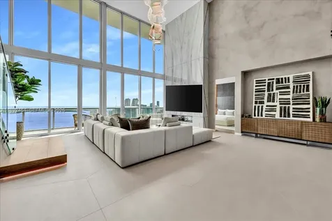 888 Biscayne Boulevard Miami FL 33132