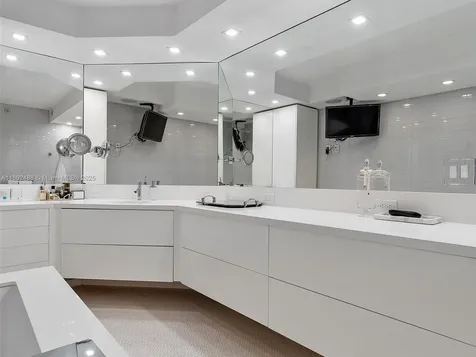 4000 Island Boulevard Aventura FL 33160