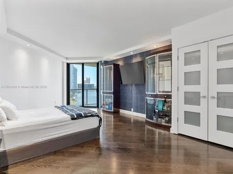 4000 Island Boulevard Aventura FL 33160