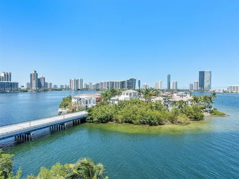 4000 Island Boulevard Aventura FL 33160