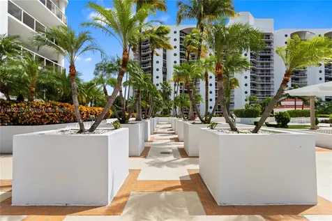 3598 Yacht Club Drive Aventura FL 33180