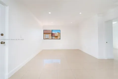 2775 W 61st Place Hialeah FL 33016