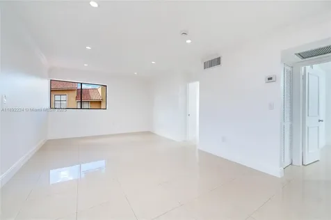 2775 W 61st Place Hialeah FL 33016