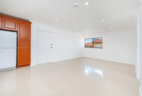 2775 W 61st Place Hialeah FL 33016