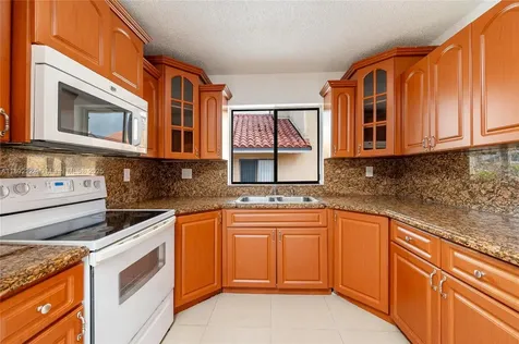 2775 W 61st Place Hialeah FL 33016