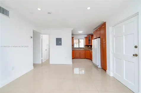 2775 W 61st Place Hialeah FL 33016