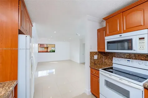 2775 W 61st Place Hialeah FL 33016
