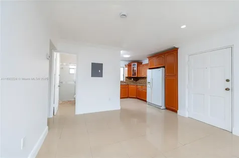 2775 W 61st Place Hialeah FL 33016