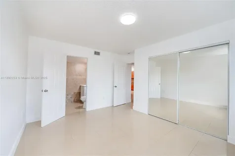 2775 W 61st Place Hialeah FL 33016