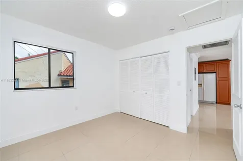 2775 W 61st Place Hialeah FL 33016
