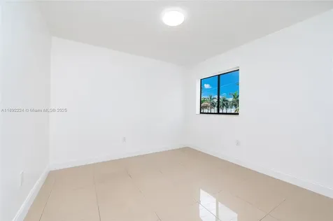2775 W 61st Place Hialeah FL 33016