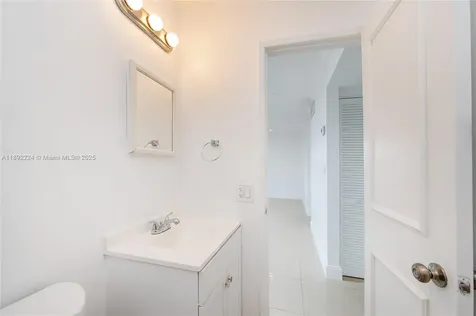 2775 W 61st Place Hialeah FL 33016