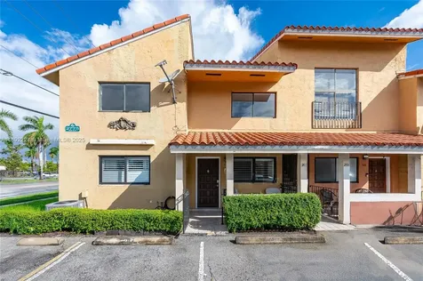 2775 W 61st Place Hialeah FL 33016