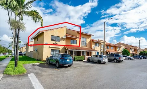 2775 W 61st Place Hialeah FL 33016