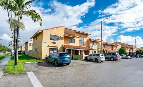 2775 W 61st Place Hialeah FL 33016