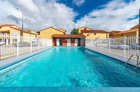 2775 W 61st Place Hialeah FL 33016