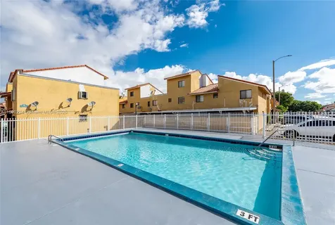 2775 W 61st Place Hialeah FL 33016