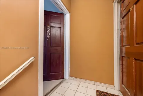 2775 W 61st Place Hialeah FL 33016