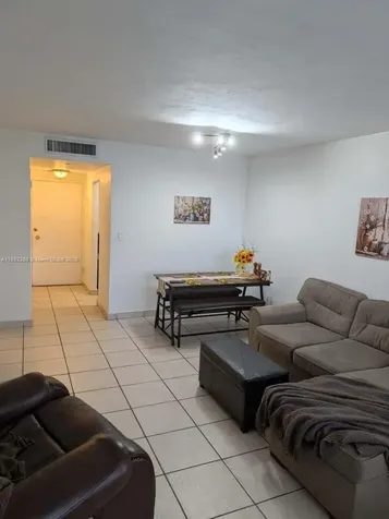 2899 Collins Avenue Miami Beach FL 33140