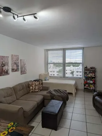 2899 Collins Avenue Miami Beach FL 33140