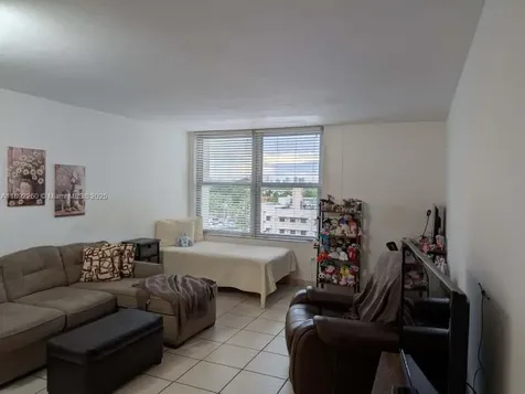 2899 Collins Avenue Miami Beach FL 33140