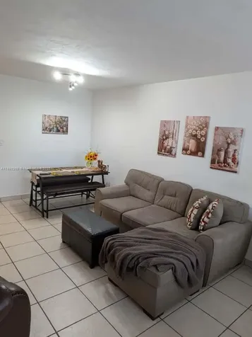 2899 Collins Avenue Miami Beach FL 33140