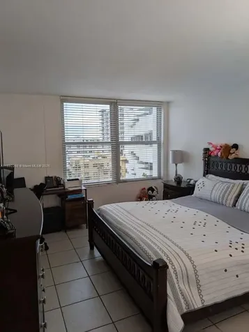 2899 Collins Avenue Miami Beach FL 33140