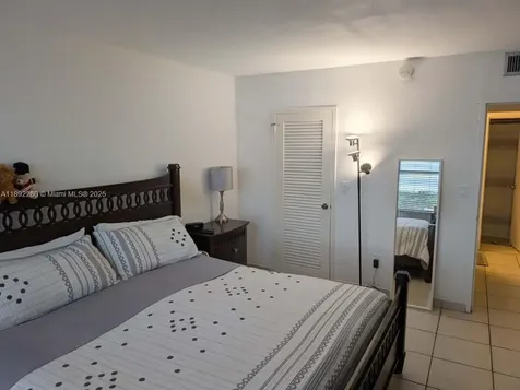 2899 Collins Avenue Miami Beach FL 33140