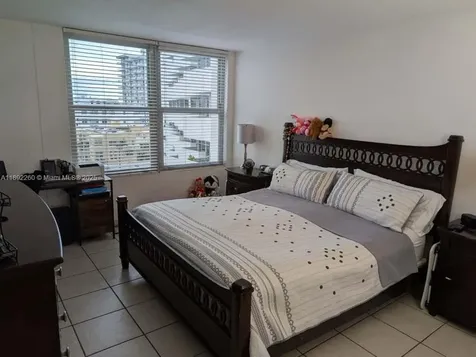 2899 Collins Avenue Miami Beach FL 33140