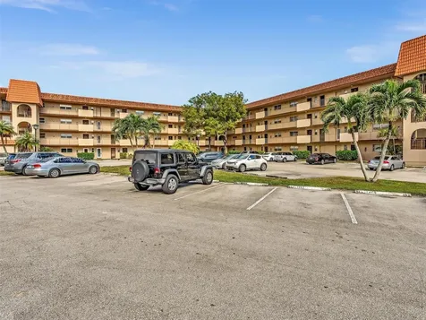 6061 N Falls Circle Drive Lauderhill FL 33319