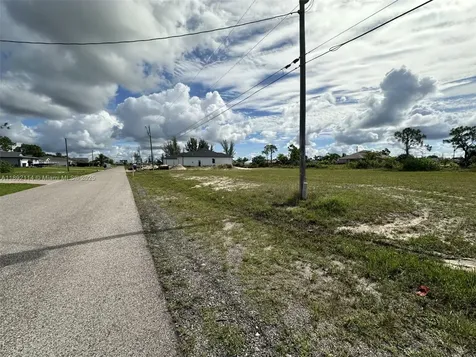 3527 NE 14 Place Cape Coral FL 33993