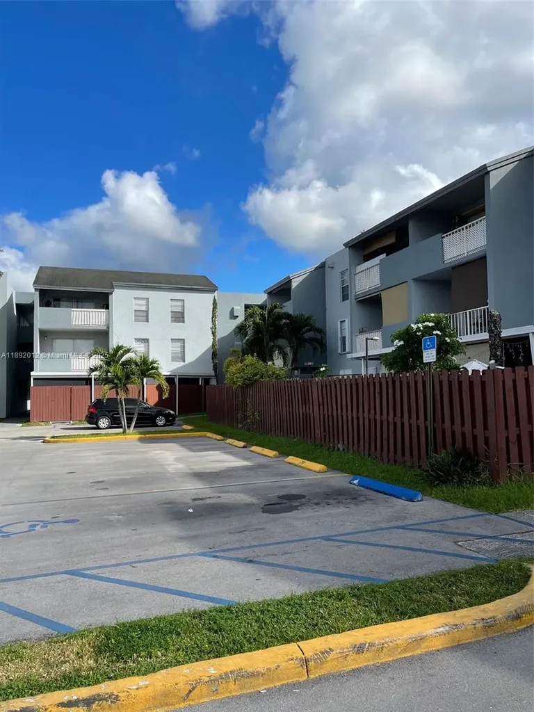 1725 W 60th Street Hialeah FL 33012