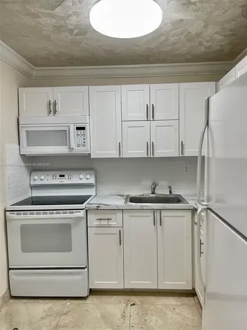 1725 W 60th Street Hialeah FL 33012