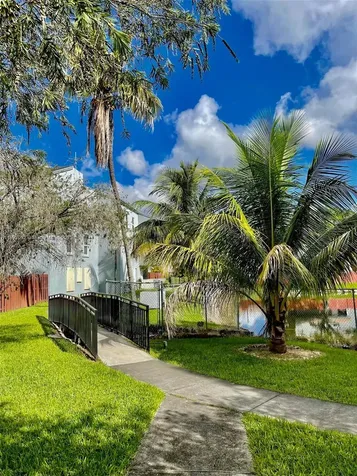1725 W 60th Street Hialeah FL 33012