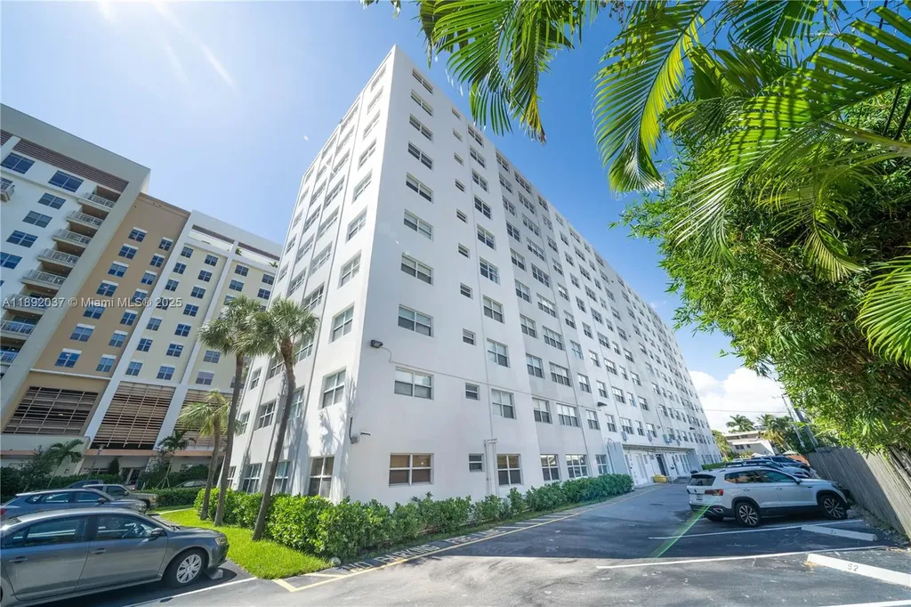 2555 NE 11th Street Fort Lauderdale FL 33304