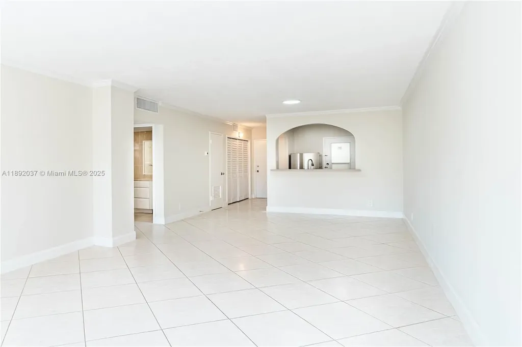 2555 NE 11th Street Fort Lauderdale FL 33304