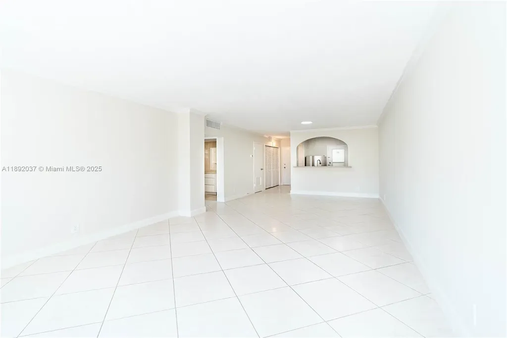 2555 NE 11th Street Fort Lauderdale FL 33304