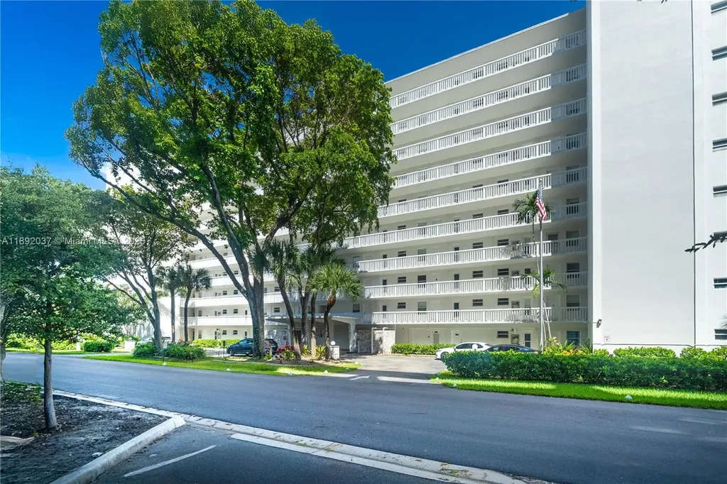 2555 NE 11th Street Fort Lauderdale FL 33304