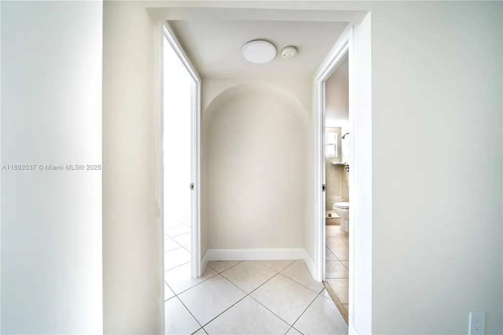 2555 NE 11th Street Fort Lauderdale FL 33304