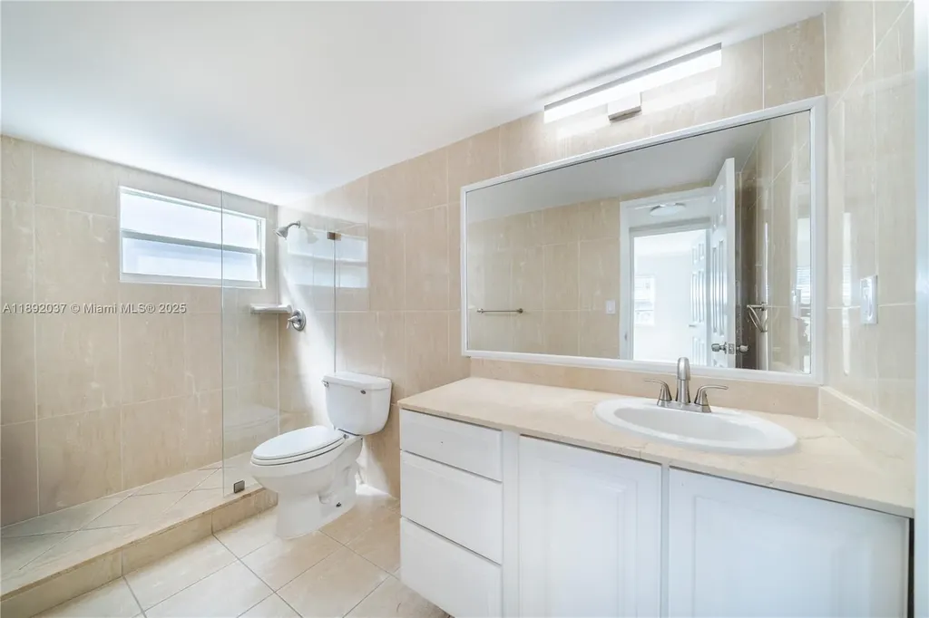 2555 NE 11th Street Fort Lauderdale FL 33304