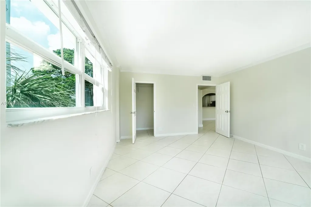 2555 NE 11th Street Fort Lauderdale FL 33304