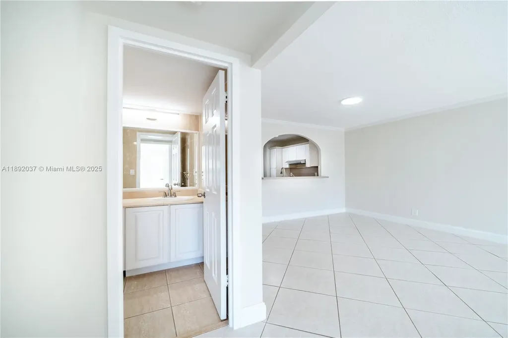 2555 NE 11th Street Fort Lauderdale FL 33304