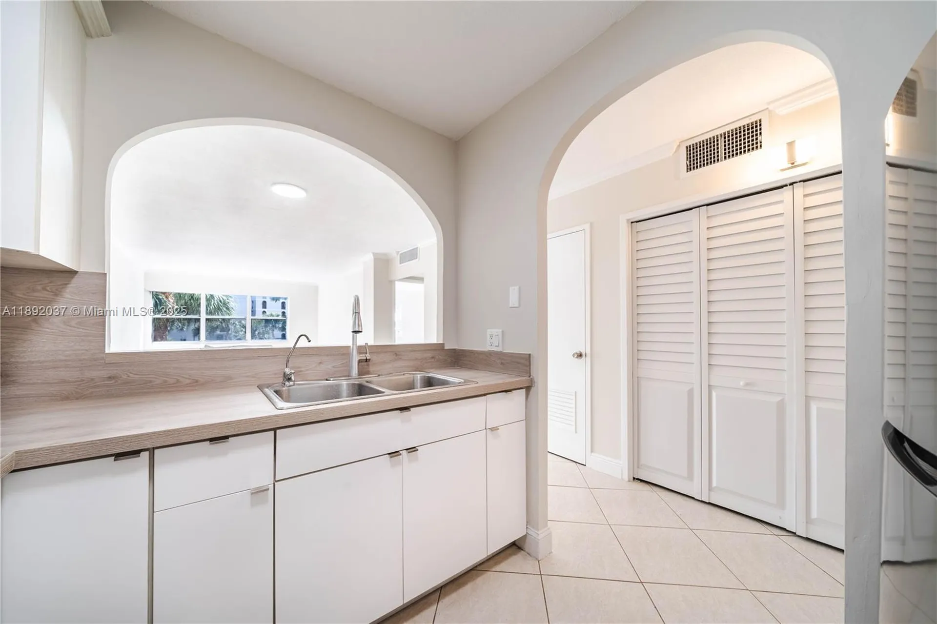 2555 NE 11th Street Fort Lauderdale FL 33304
