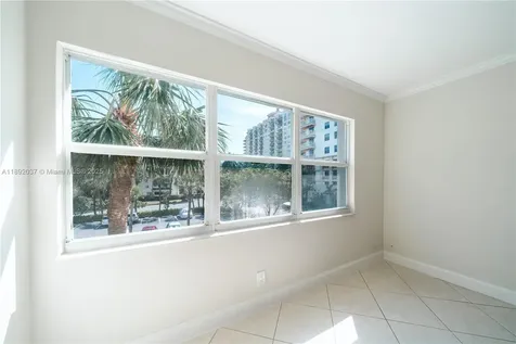 2555 NE 11th Street Fort Lauderdale FL 33304