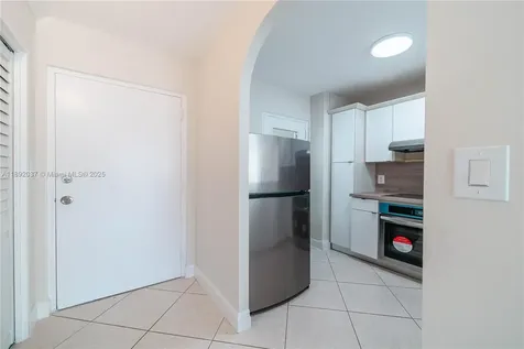 2555 NE 11th Street Fort Lauderdale FL 33304