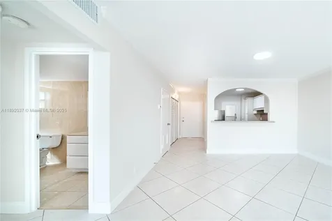 2555 NE 11th Street Fort Lauderdale FL 33304