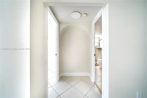 2555 NE 11th Street Fort Lauderdale FL 33304