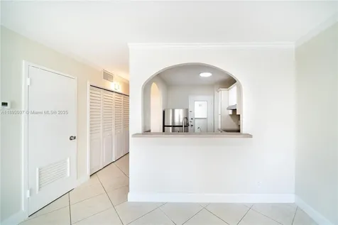 2555 NE 11th Street Fort Lauderdale FL 33304
